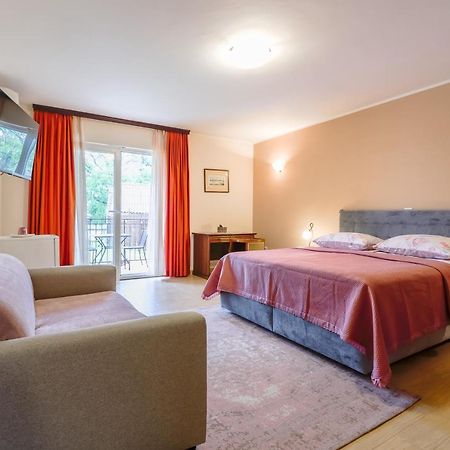 Bed & Breakfast Kastel Zbandaj Bagian luar foto
