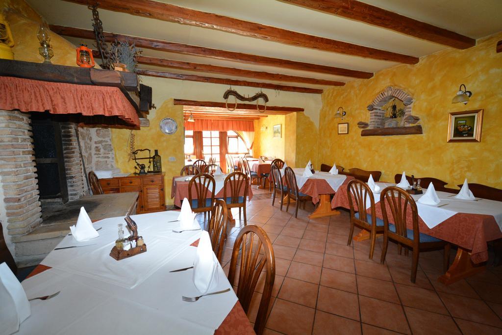 Bed & Breakfast Kastel Zbandaj Bagian luar foto