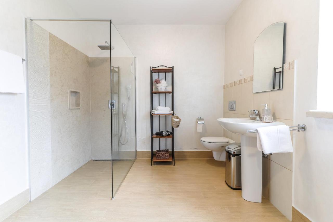 Bed & Breakfast Kastel Zbandaj Bagian luar foto