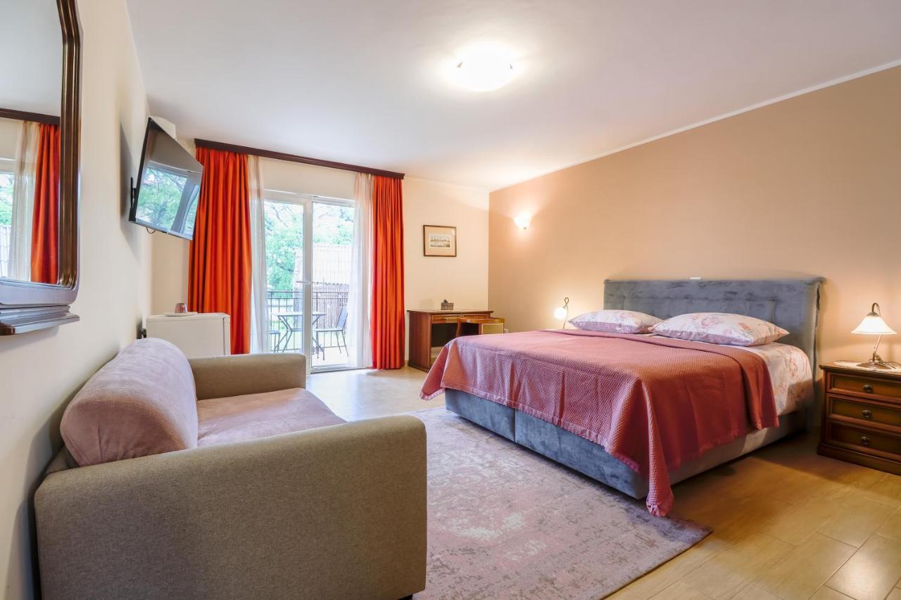 Bed & Breakfast Kastel Zbandaj Bagian luar foto