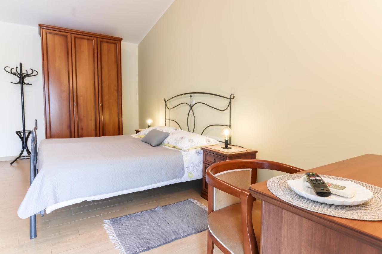 Bed & Breakfast Kastel Zbandaj Bagian luar foto