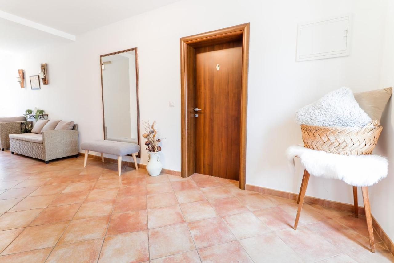 Bed & Breakfast Kastel Zbandaj Bagian luar foto