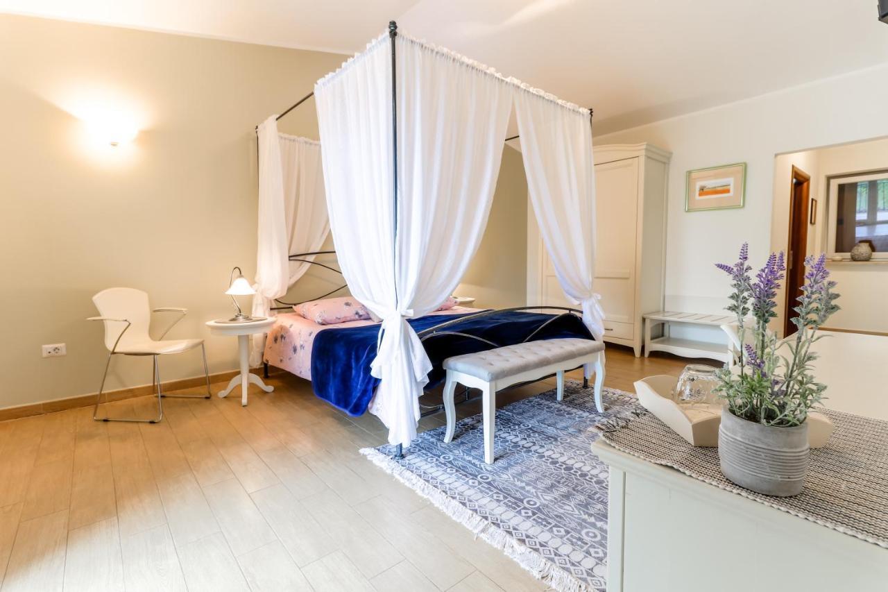 Bed & Breakfast Kastel Zbandaj Bagian luar foto