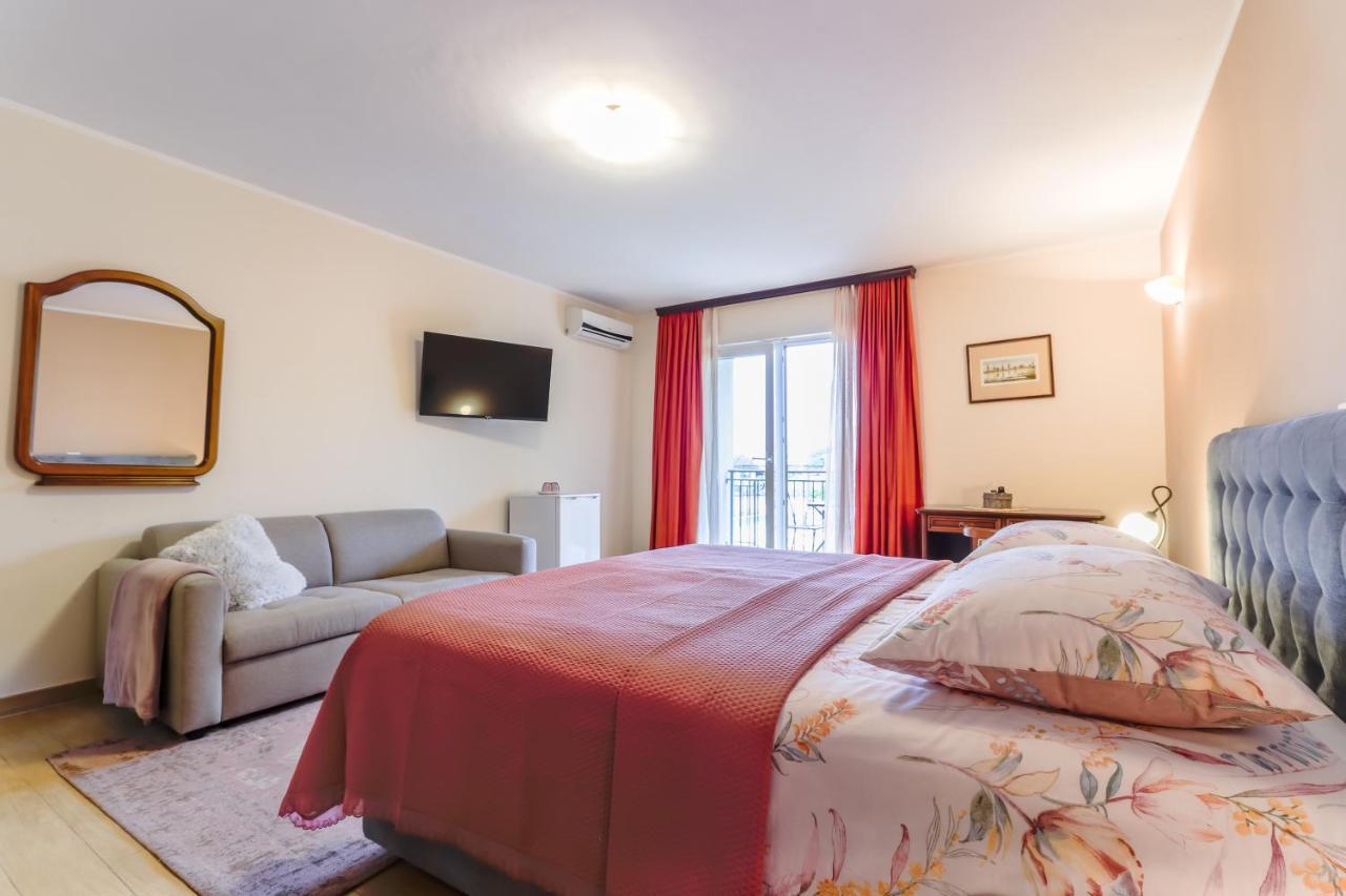 Bed & Breakfast Kastel Zbandaj Bagian luar foto