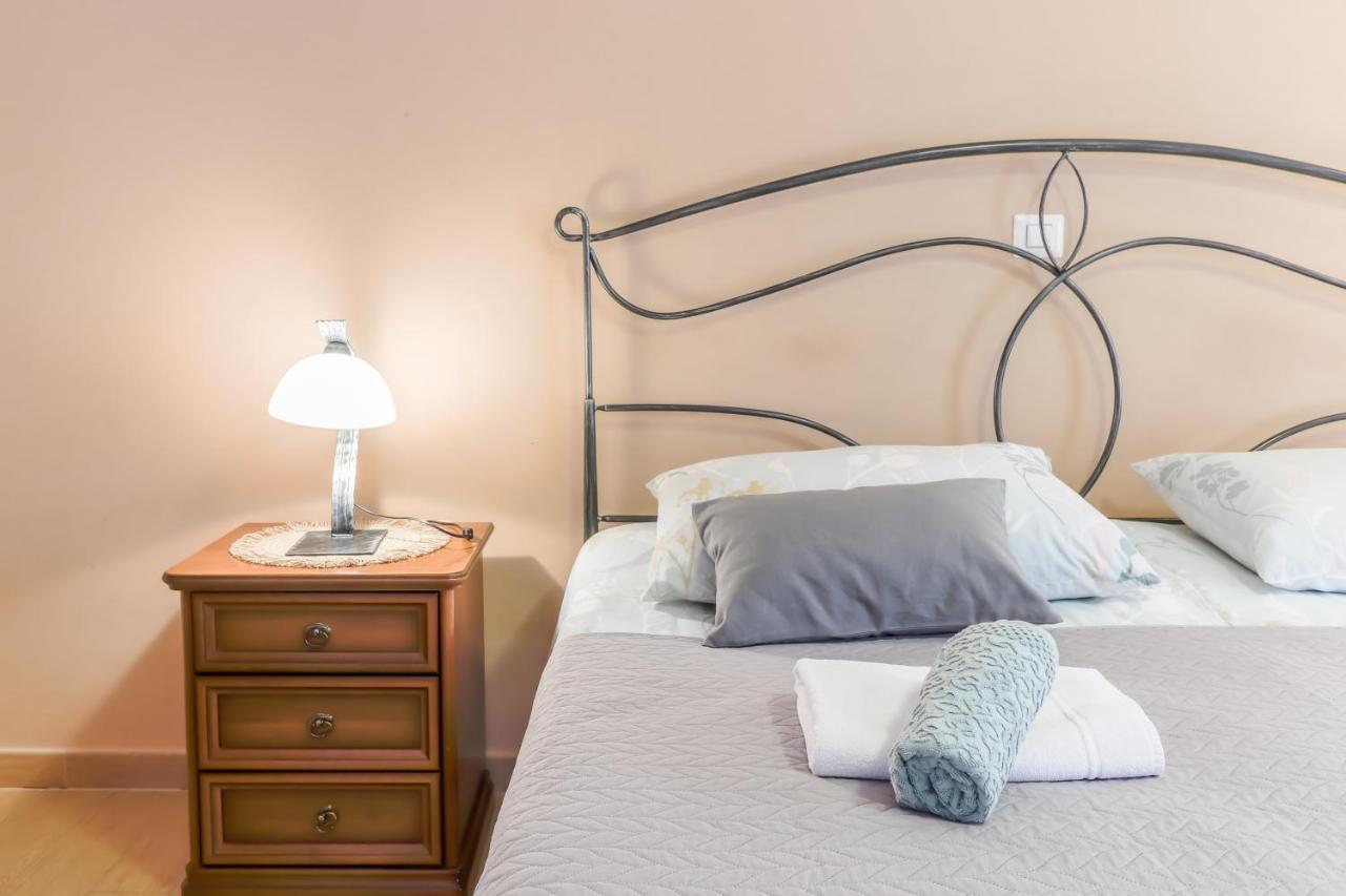 Bed & Breakfast Kastel Zbandaj Bagian luar foto