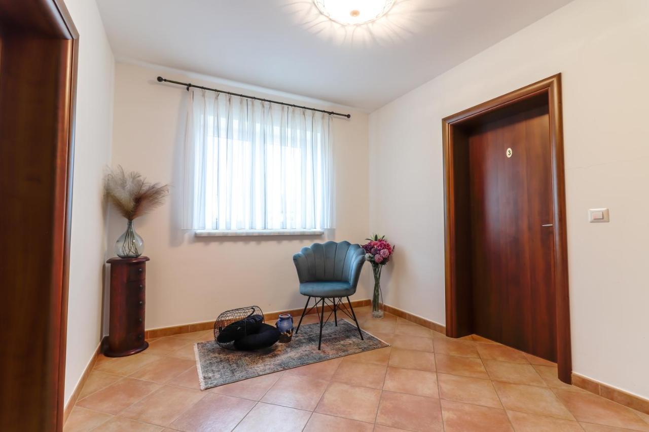 Bed & Breakfast Kastel Zbandaj Bagian luar foto