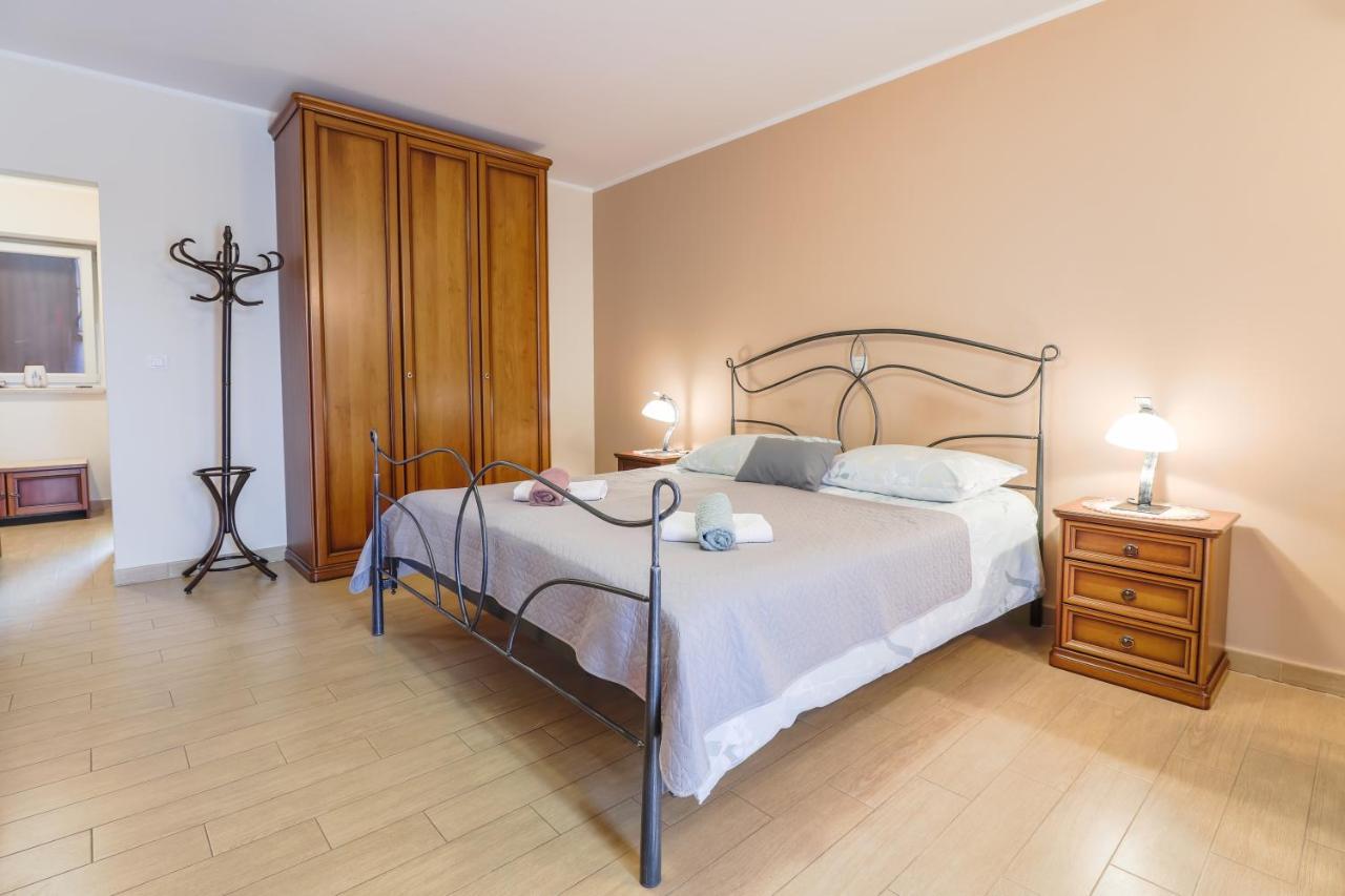 Bed & Breakfast Kastel Zbandaj Bagian luar foto