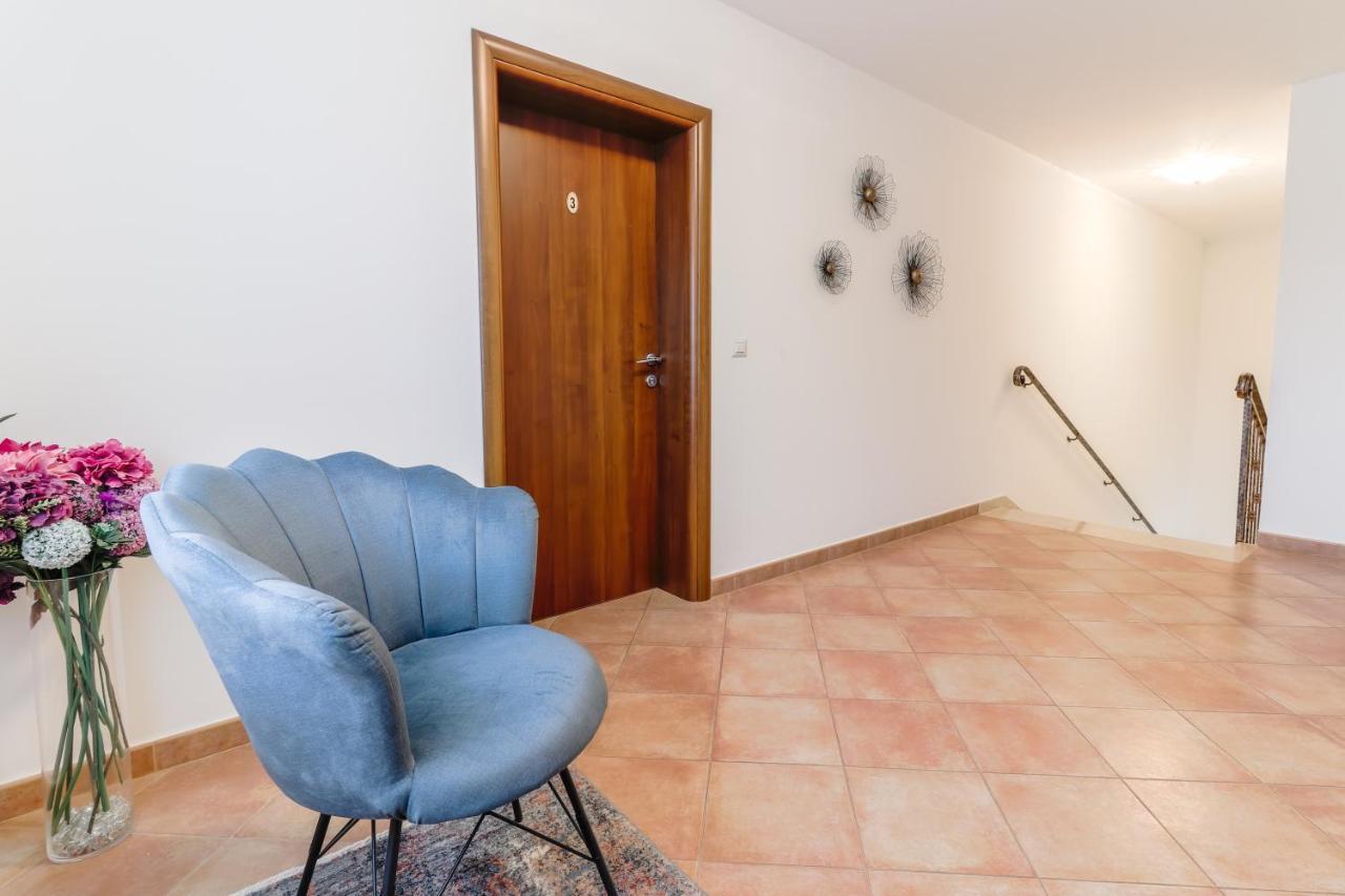 Bed & Breakfast Kastel Zbandaj Bagian luar foto
